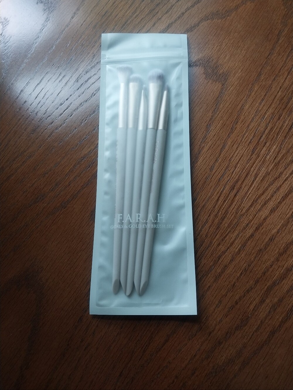 F.A.R.A.H GOALS & GOLD EYE BRUSH SET 5 PIECE.